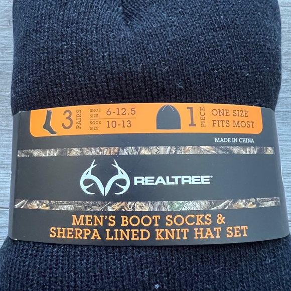 Realtree Mens Sock & Hat Combo Knit Beanie Black And 3 Pair Gray Crew Boot Socks - Picture 2 of 5
